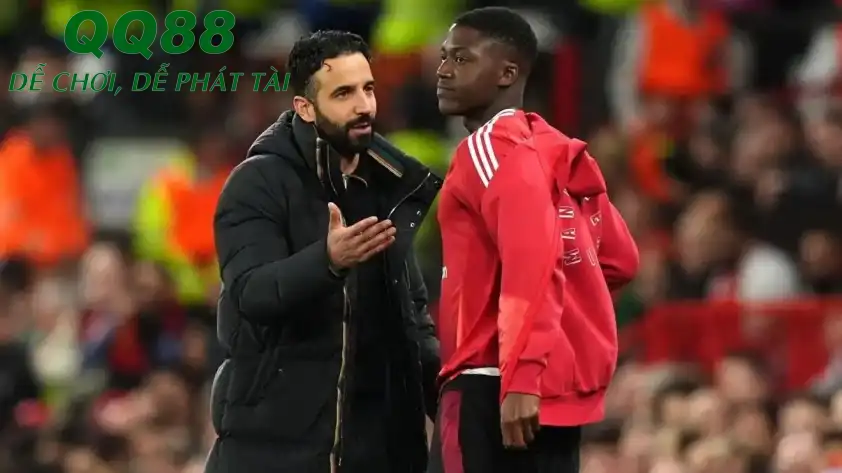 Sử dụng Mainoo là vấn đề gây nhiều tranh cãi trong giai đoạn cầm quyền ở Man United. Sử dụng Mainoo là vấn đề gây nhiều tranh cãi trong giai đoạn cầm quyền ở Man United.